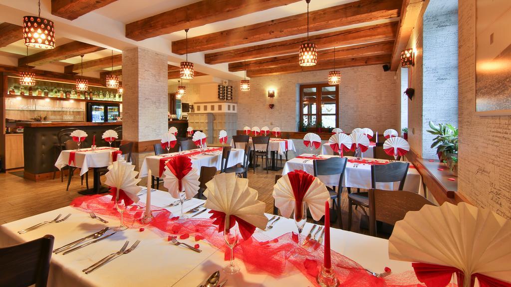 Restaurace A Penzion Bludovecek المظهر الخارجي الصورة